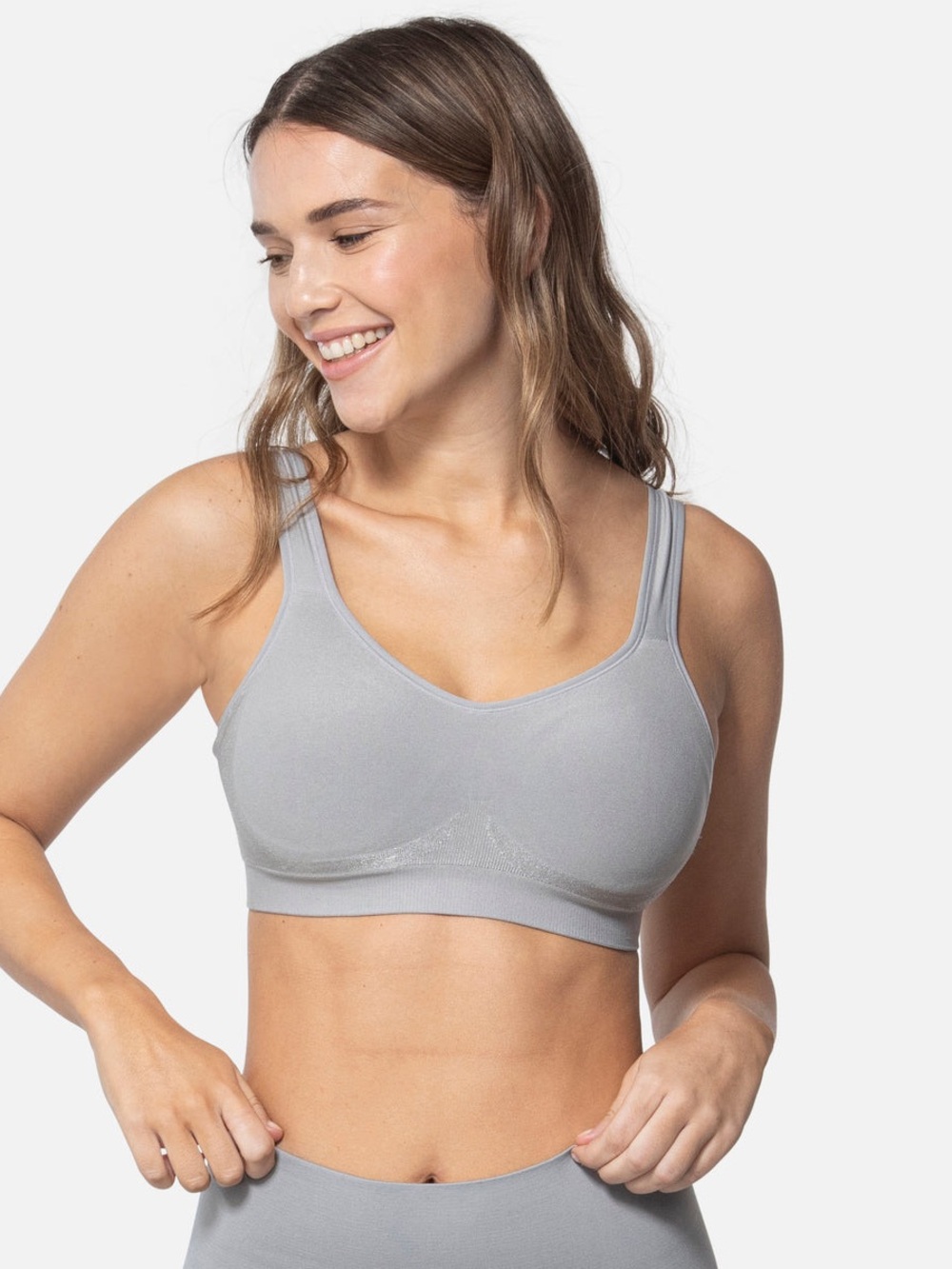 NWT UnderOutfit 457 THE COMFORT SHAPING BRA
GREY